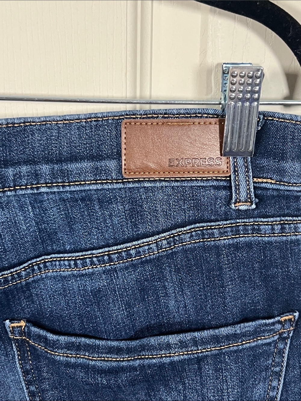 Express jeans, super high-rise, straight leg, cropped, size 10 - Picture 3 of 5
